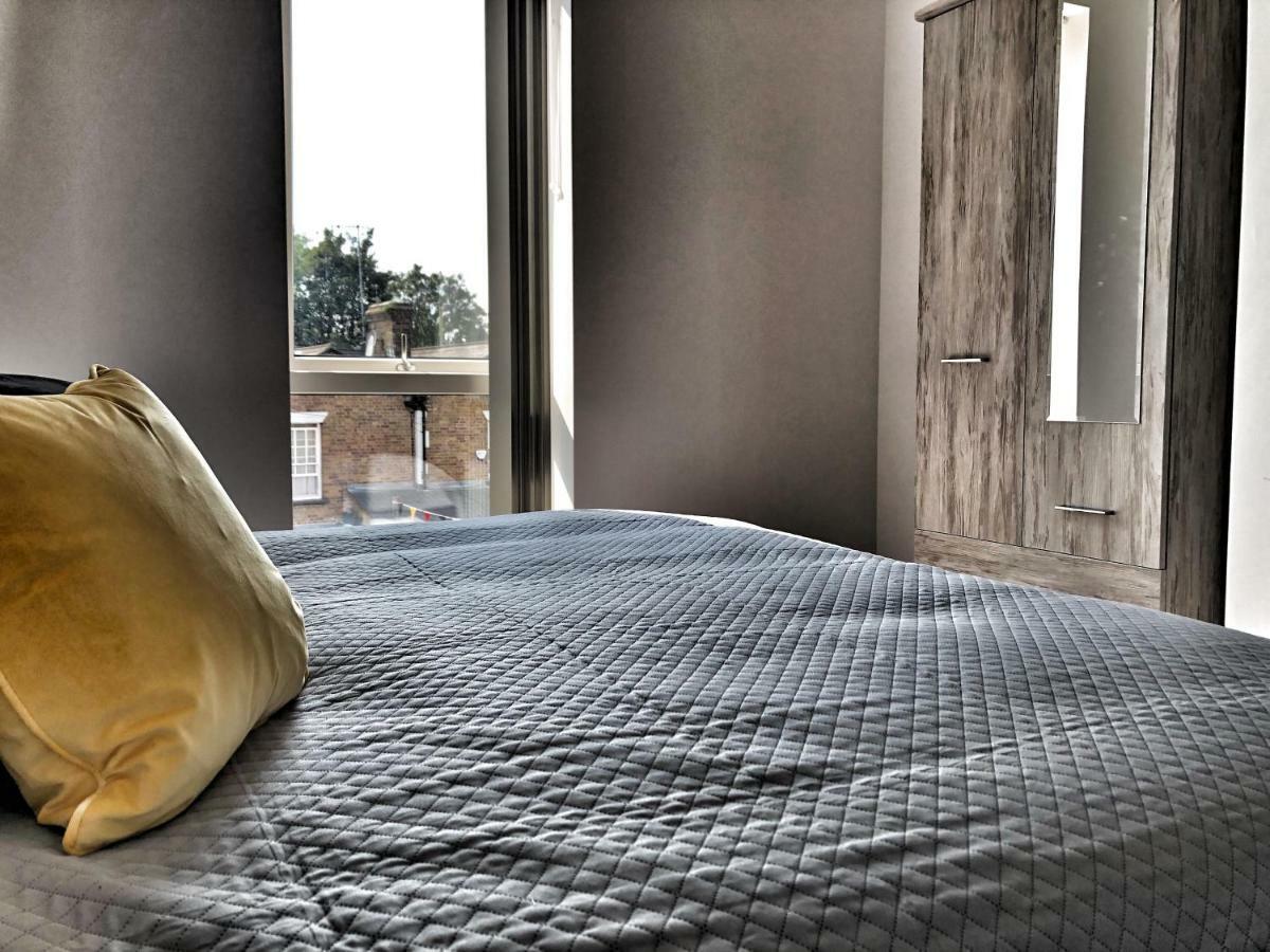 Luxury 2 Bed 2 Bath Apartment 18 Mins From Central London - Sleeps 6 沃特福德 外观 照片